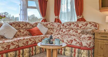 Traditional yet comfortable caravan with one double and one twin.
