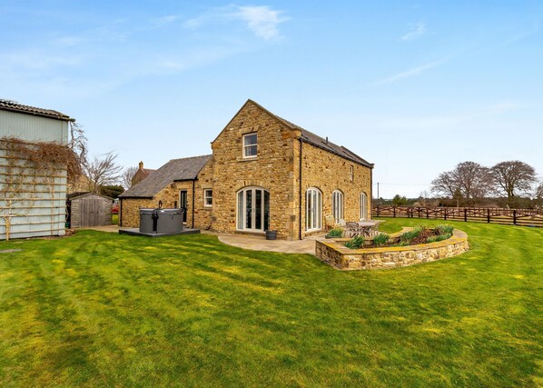 Exterior - 3 bedroom accommodation in Knitsley (Knitsley)