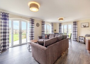 Living area - 3 bedroom accommodation in Knitsley (Knitsley)