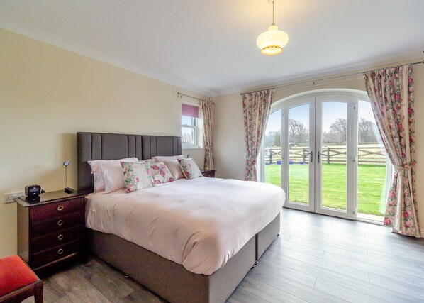 3 bedrooms - 3 bedroom accommodation in Knitsley (Knitsley)