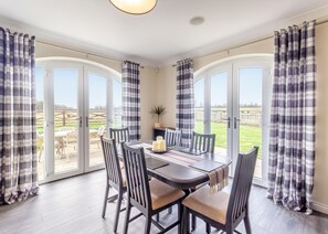 Dining - 3 bedroom accommodation in Knitsley (Knitsley)