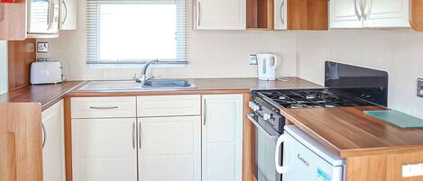 Fridge, oven, stovetop, toaster