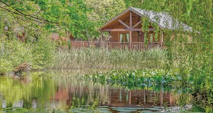 Falkner Watersedge Lodge