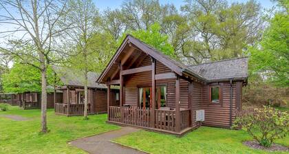 Falkner Watersedge Lodge