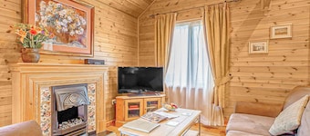 Falkner Watersedge Lodge