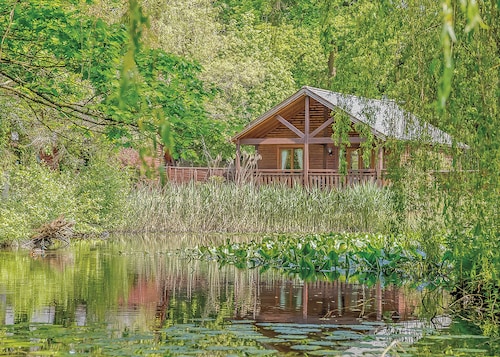 Falkner Watersedge Lodge