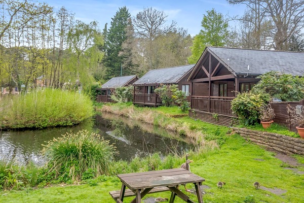 Tilford Woods Lodge Retreat, Tilford, Farnham