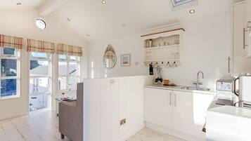 Fridge, oven, stovetop, toaster