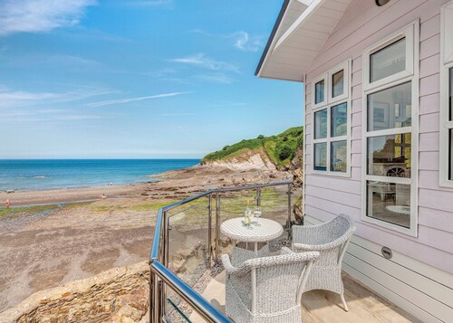 This chic country style beach hut is ideal for a romantic escape by the sea.