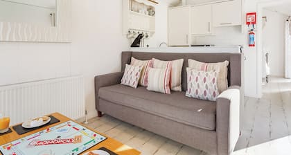 Boutique style beach hut ideal for romantic getaways for all occasions.