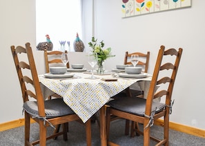 Dining - 1 bedroom accommodation in Dolgellau (Dolgellau)