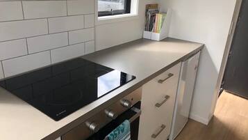Fridge, microwave, oven, coffee/tea maker