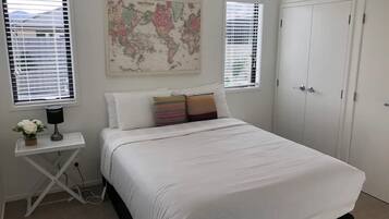 2 bedrooms, iron/ironing board, travel cot, free WiFi