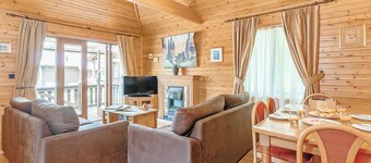 3 bedroom accommodation in Tilford, Farnham