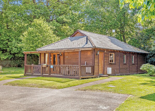 Exterior - 3 bedroom accommodation in Tilford, Farnham (Tilford, Farnham)