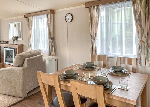 Contemporary, stylish caravan with one double and one twin.