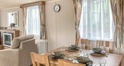 Contemporary, stylish caravan with one double and one twin.