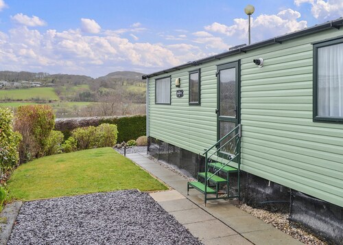 Contemporary, stylish caravan with one double and one twin.