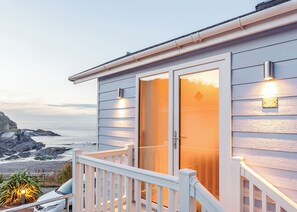 Property grounds - Driftwood Premier Sea View Cabin (Hele Bay, Ilfracombe)