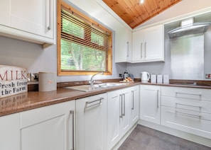 Oven - Modern and stylish lodge, perfect for a romantic retreat. (Glossop)