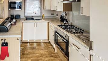 Fridge, oven, stovetop, toaster