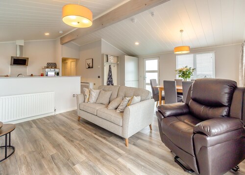 Chestnut Lodge (P/F) VIP