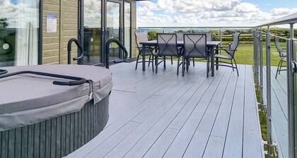 3 bedroom accommodation in Knitsley