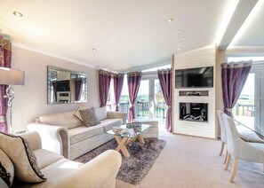 Flat-screen TV - Criffel Hilltop Lodge (Dumfries, Dumfries & Galloway)