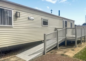 Exterior - Gold 6 Caravan WCF (Pet) (Roman Bank, Skegness)