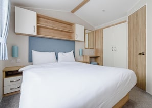 2 bedrooms - 12ft-wide very comfortable and spacious caravan with one double and one twin. (Roman Bank, Skegness)