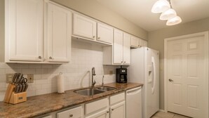 Townhome, 3 Bedrooms | Private kitchen - Villa Del Sol by Casago (Scottsdale)