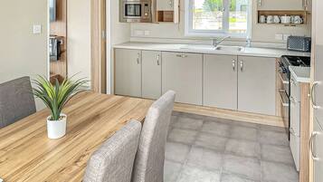 Oven, toaster, cookware/dishes/utensils