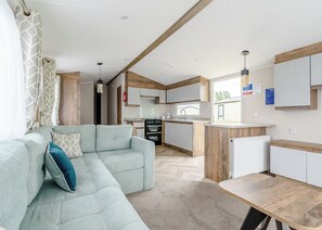 TV - 12ft-wide luxury caravan with one double and one twin. (Roman Bank, Skegness)