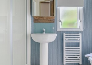 Bathroom - 12ft-wide luxury caravan with one double and one twin. (Roman Bank, Skegness)