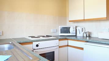 Fridge, oven, stovetop, toaster