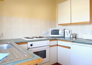 Frigorifero, forno, piano cottura, tostapane