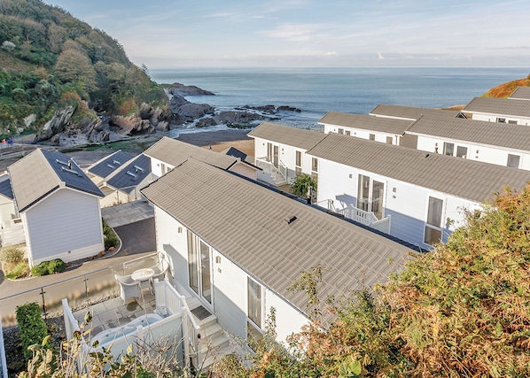 Unclassified image, 1 of 8, button