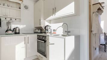 Fridge, oven, stovetop, toaster