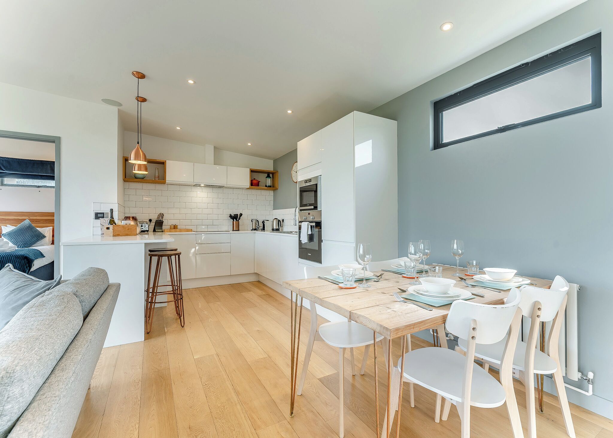 Réfrigérateur, four, plaque de cuisson, lave-vaisselle