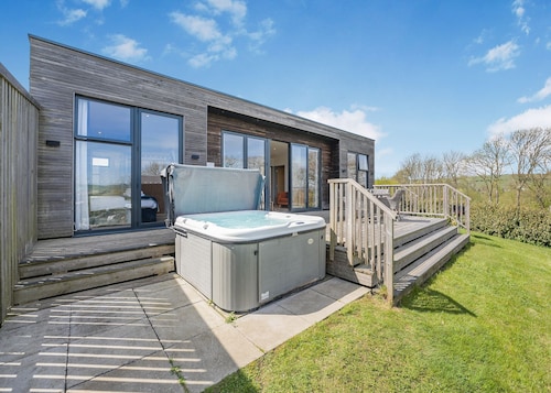2 bedroom accommodation in Lewes