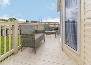 Terrace/patio - 12ft-wide luxury caravan with one double and two twin. (Mablethorpe)