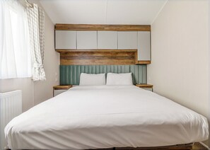 3 bedrooms - 12ft-wide luxury caravan with one double and two twin. (Mablethorpe)