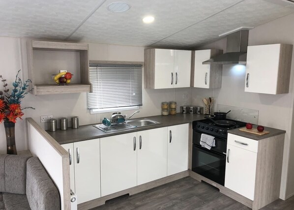 Fridge, oven, stovetop, toaster