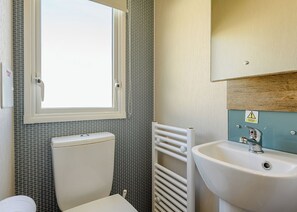 Bathroom - Gold 6 Caravan (Pet) (Roman Bank, Skegness)