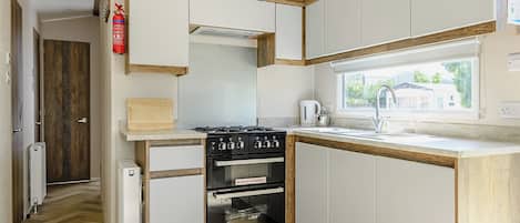 Fridge, oven, stovetop, toaster