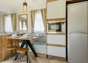 Dining - Gold 6 Caravan (Pet) (Roman Bank, Skegness)