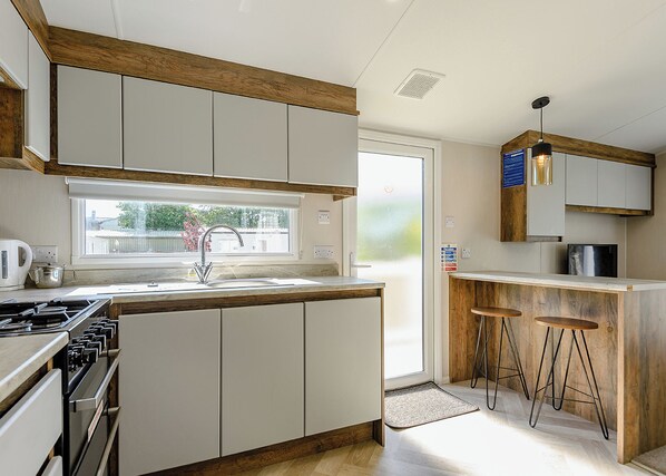 Fridge, oven, stovetop, toaster