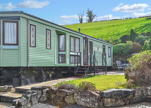 Traditional yet comfortable caravan with one double and two twins.