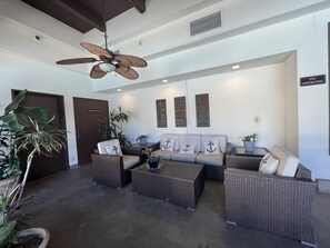 Interior - Resort like Condo near Disneyland, the Beaches, Los Angeles & more (Fountain Valley)