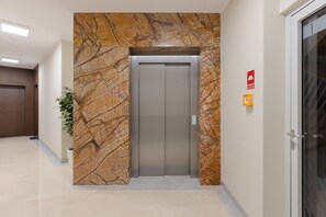 Interior - Warsaw Apartment Home Office by Renters (Warsaw)